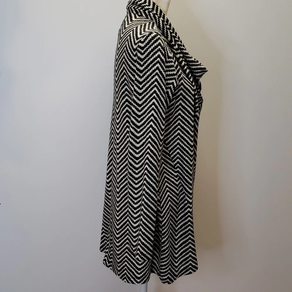 NWOT skies are blue size XS oversized black-and-white cardigan. F40 - Picture 3 of 9